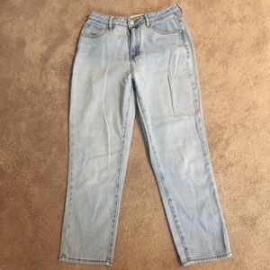 Light wash mom jeans